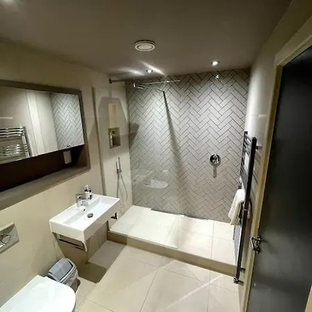 Luxury Centre